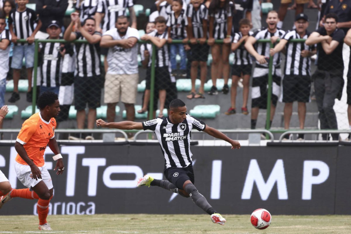 Lande de jogo entre Botafogo e Nova Iguaçu pelo campeonato Carioca - Metrópoles Sports