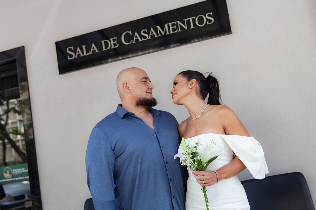 Vivi Mascarenhas e cantor Digão se casam no civil