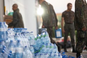 Militares da Força Aérea Brasileira (FAB) recebem doações na Base Aérea de Brasília para a população do Rio Grande do Sul, que sofre com inundações do Rio Guaíba em Porto Alegre RS - metrópoles