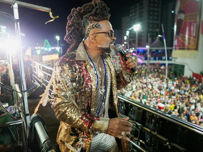 Carlinhos Brown celebra 45 anos de carreira com agenda histórica de Carnaval