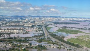 Imagem aérea de Canoas após enchentes - Metrópoles