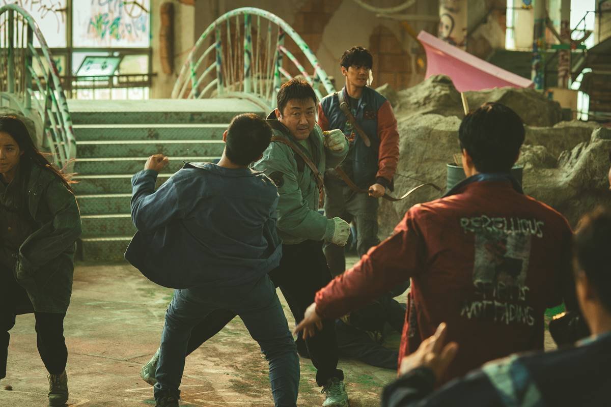 Don Lee como Nam San no filme Em Ruínas - Metrópoles 