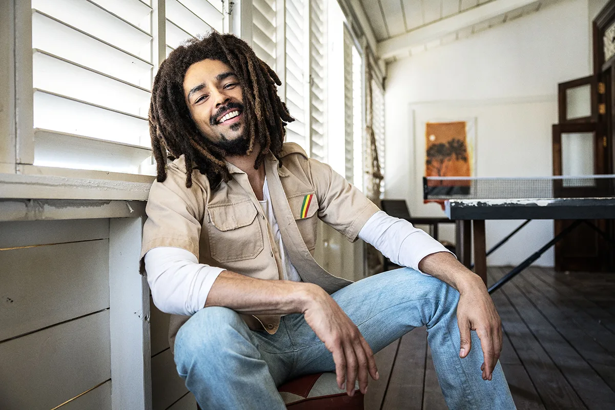 Entrevista: Kingsley Ben-Adir conta como "Barbie" o preparou para "Bob Marley: One Love"